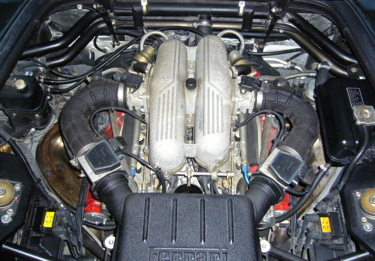 le moteur V8 de la 348