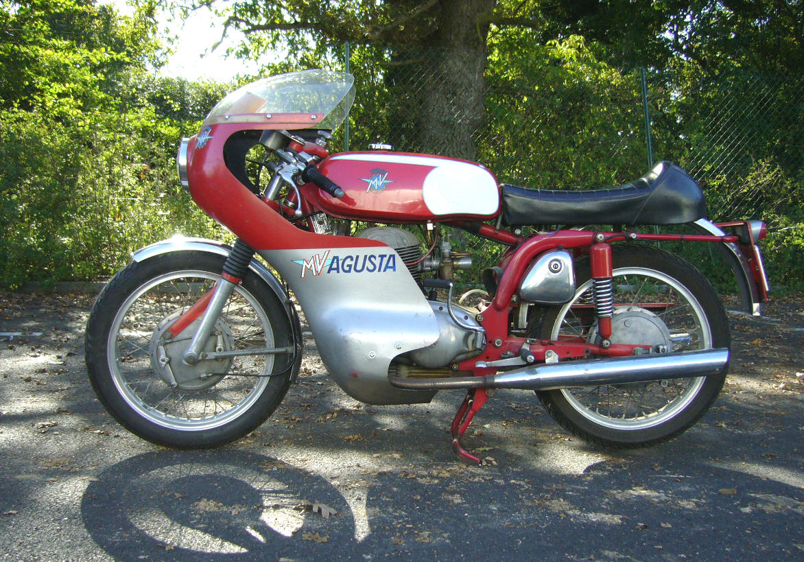 MV AGUSTA 350 B Sport Chez Autodrome Paris, Importateur Pagani