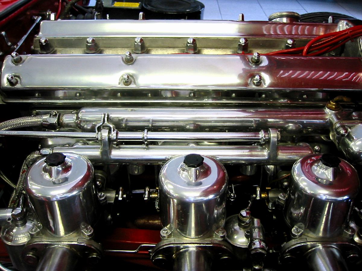 jaguar_e_64_engine_bay.jpg