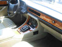 jaguar_xj12_dashboard.JPG (111434 octets)