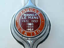 jaguar_xk150_badge_.JPG (174969 octets)