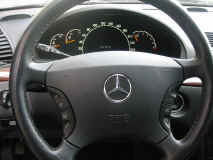 mercedes_s320_dashboard.JPG (145015 octets)