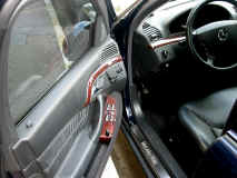 mercedes_s320_door.JPG (178014 octets)